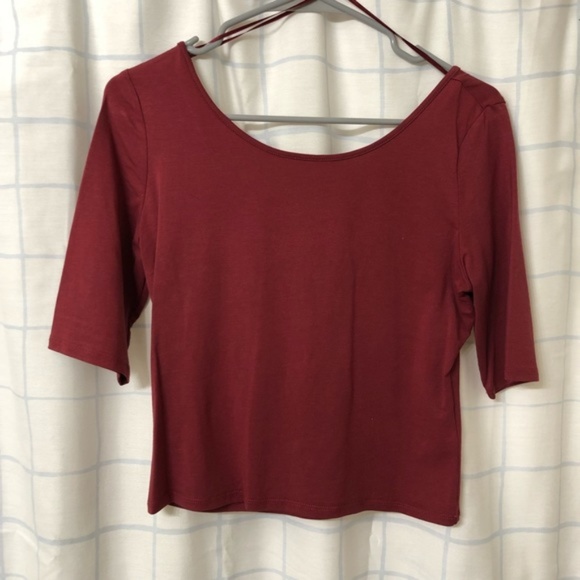 Classic Red Guess 3/4 Sleeve Crop Top - Picture 1 of 4